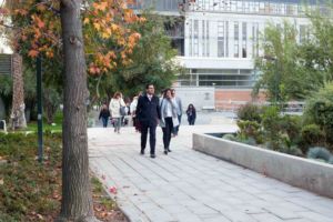 Clase Ejecutiva UC graduó a 1485 nuevos alumnos de sus programas de diplomado online