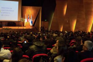 Clase Ejecutiva UC graduó a 1485 nuevos alumnos de sus programas de diplomado online